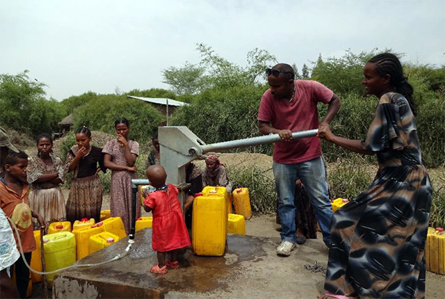 A community in Ethiopia accessing groundwater. British Geological Survey©UKRI