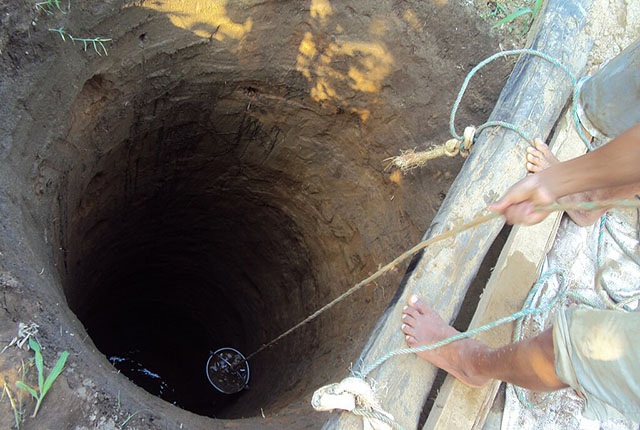 Digging_of_well_at_nepali_in_terai_region_(4)-thumb
