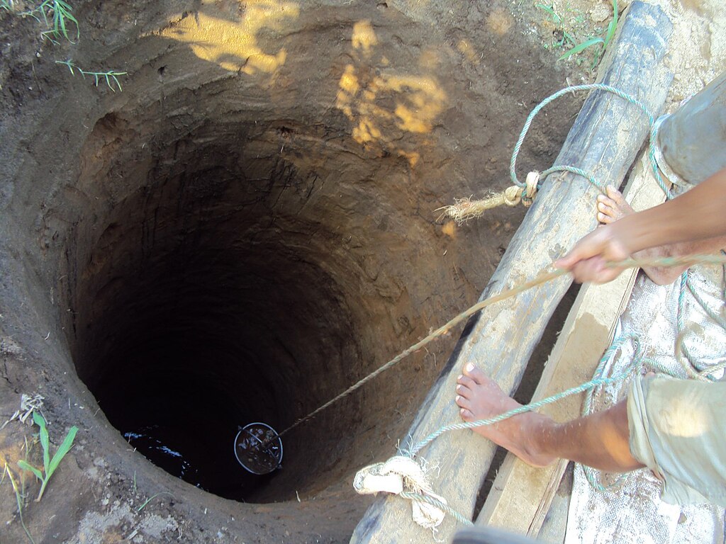 Digging_of_well_at_nepali_in_terai_region_(4)