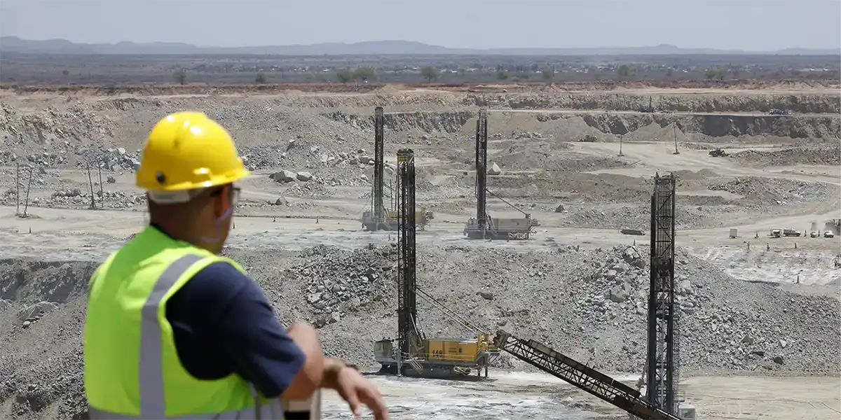Mogalakwena - Risk Officer Randall Groenewald looks out over the drilling section of the Mogalakwena Platinum Mine in South Africa - 18 October 2010. © Anglo American
