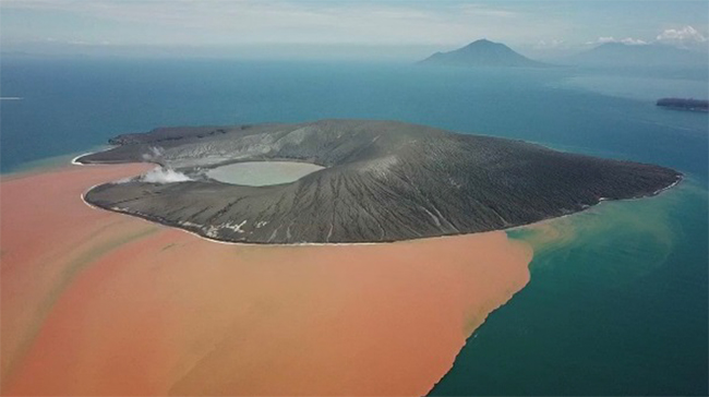 Anak Krakatau 20 Days after the eruption and collapse, on the 11th January, 2019 (Reynolds J., 2019. Post-collapse image of Anak Krakatau. Accessed Jan. 11, 2019, on https://twitter.com/hashtag/Krakatau?src=hash