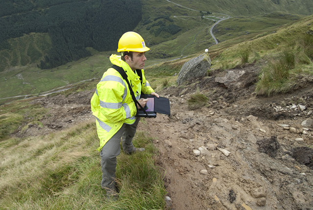 The Landslide Response Team uses BGS·SIGMAmobile technology to collect information about the landslide.