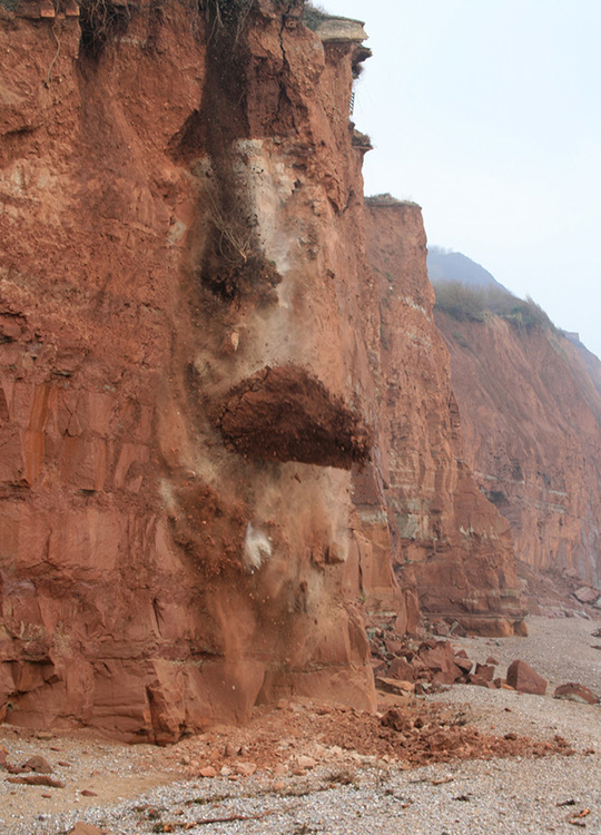 Sequence of rock fall observed by local resident. (Photo: © Eve Mathews).