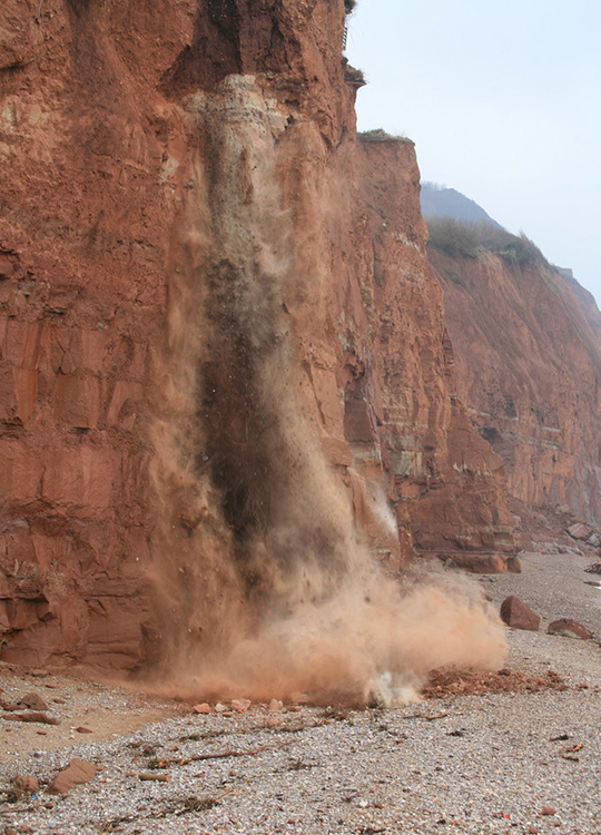 Sequence of rock fall observed by local resident. (Photo: © Eve Mathews).