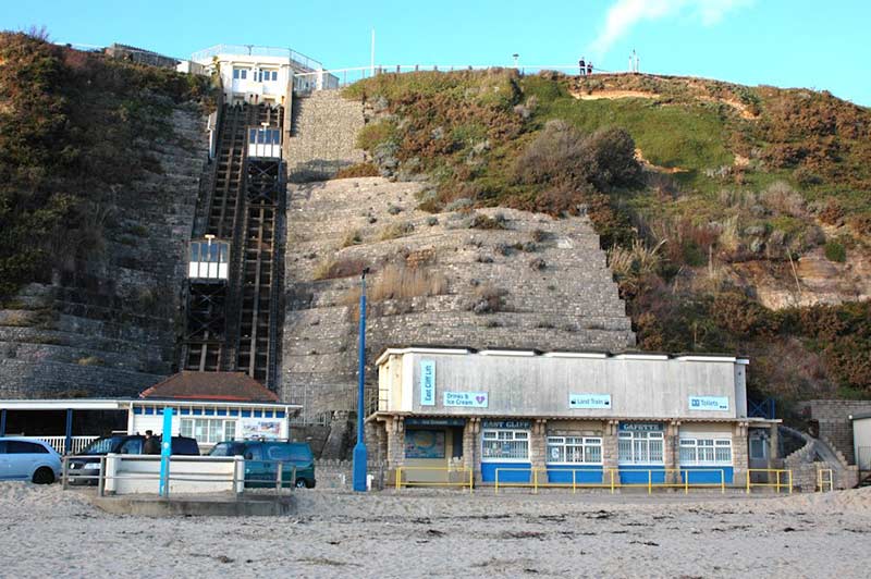 Photograph of the section of cliff before the landslide took place. Photograph courtsey of Tim Cullen, taken in February 2016.