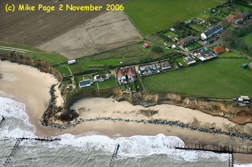 Happisburgh rock bund 2006.