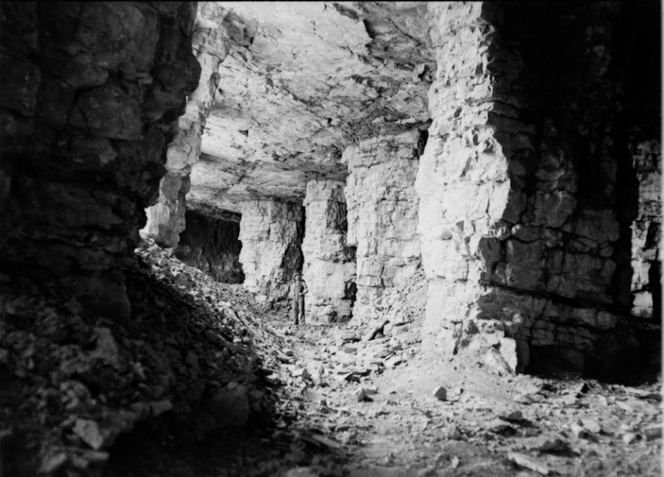 Middleton limestone mine, Midlothian, showing pillar-and-stall extraction (1945).