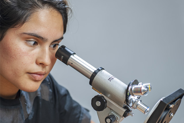 Daniela Cuba looking through microscope