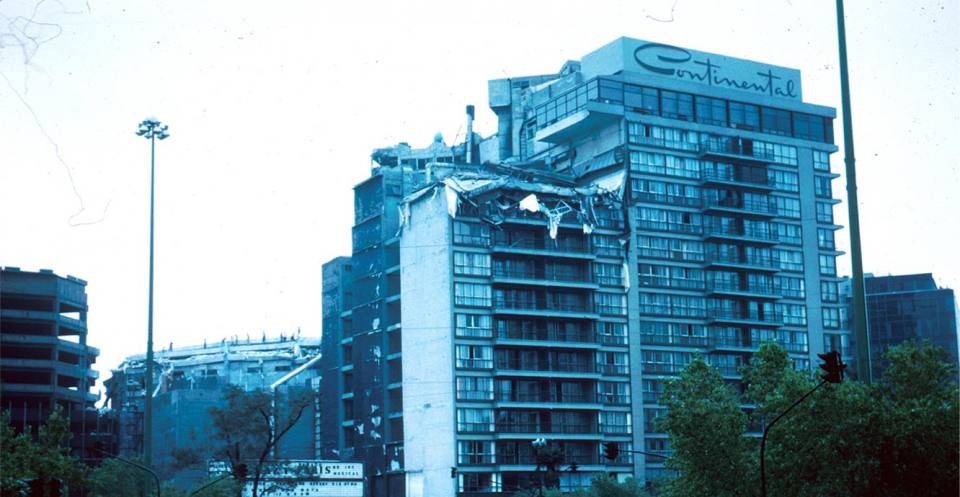 Damaged upper storeys of the Continental Hotel, Mexico City after an earthquake.