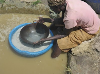 Gold panning with mercury