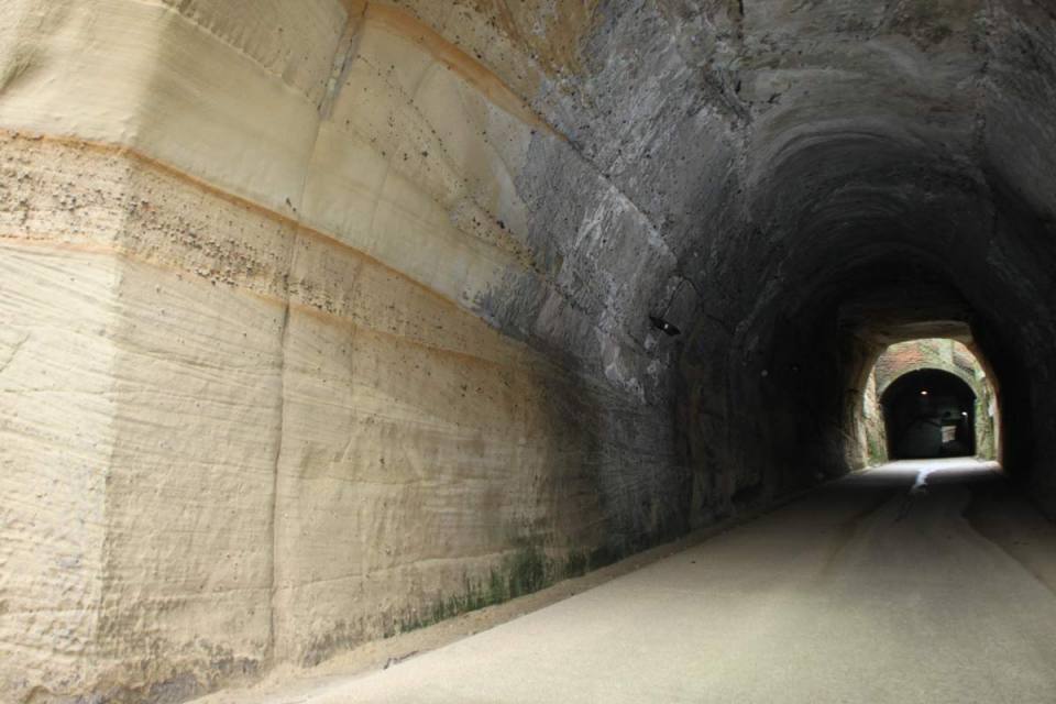 Crossbedding in the entrance to Park Tunnel, Nottingham Castle.