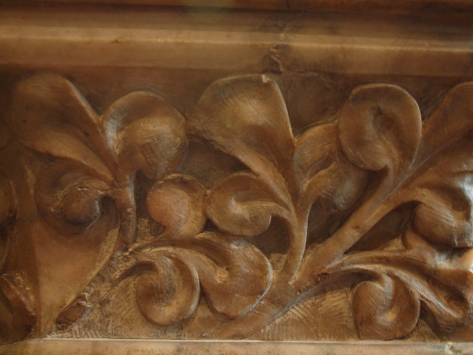 Leaves carved in pinkish white alabaster