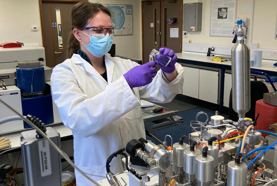Geochemistry technician in the BGS Stable Isotope Facility
