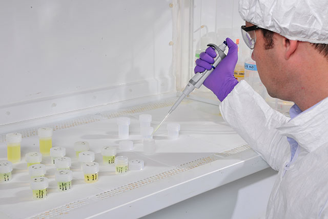 SA BGS staff member working in one of the laboratories at our Keyworth HQ.