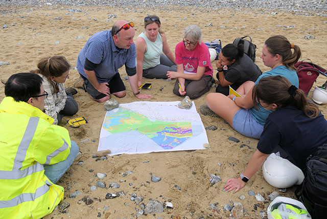 Comparing what can be seen in the sea cliffs at East Runton with the geology exposed on the seabed just offshore. Emrys Phillips, BGS © UKRI.