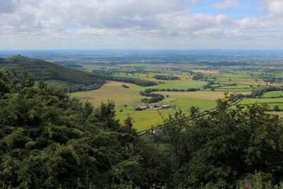 Panorama from Sutton Bank viewpoint looking west over the Vale of York. Photo © Chris Heaton (cc-by-sa/2.0)