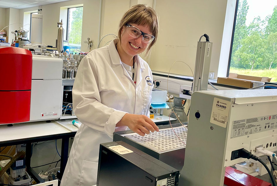 Vanessa in the stable isotopes lab at the British Geological Survey. BGS © UKRI.