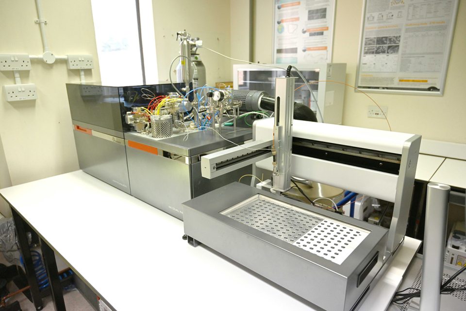 Elementar IsoPrime100 precision dual inlet stable isotope-ratio mass spectrometer used for analysis of carbon and oxygen isotopes in calcium carbonate. BGS © UKRI.