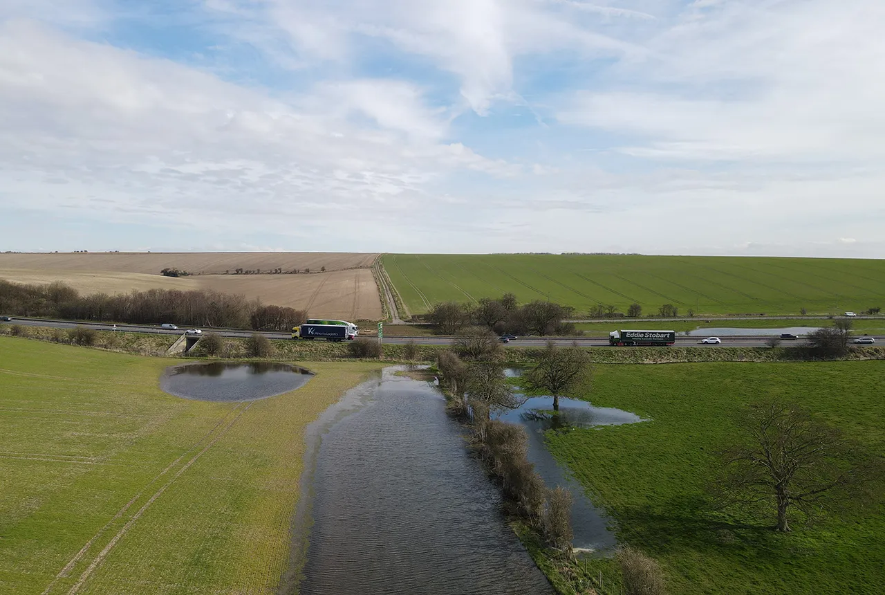 Excess rainwater on agricultural land near West Ilsley, next to the A34. BGS © UKRI.