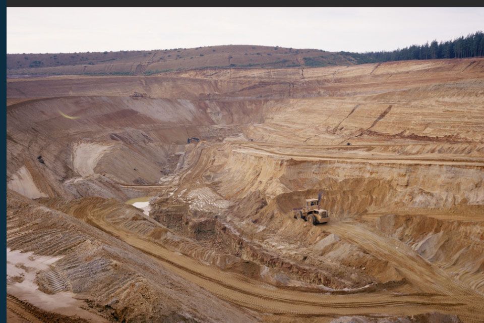 Extaction of fuller's earth from Steetley Minerals Fuller's Earth Quarry, Woburn Sands, Bedfordshire. BGS © UKRI