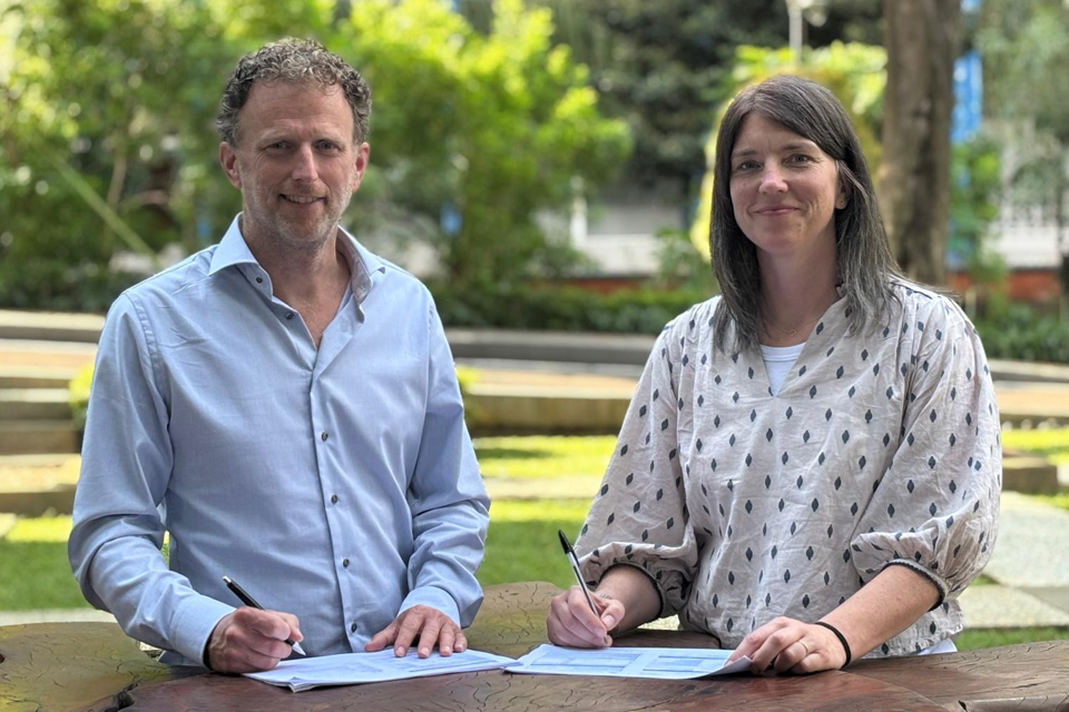 Jurjen Wagemaker, (Founder, FloodTags) and Catherine Pennington (BGS)