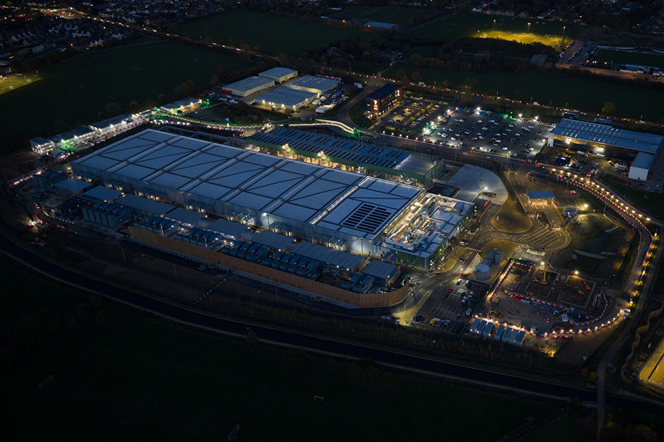 Data centre under construction at Waltham Cross, England. © Hugo Kurk / iStockPhoto.com